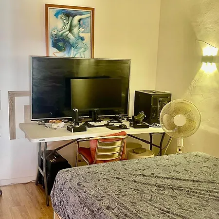 3 Bedroom Centro Marbella, 300 M From * ماربيا