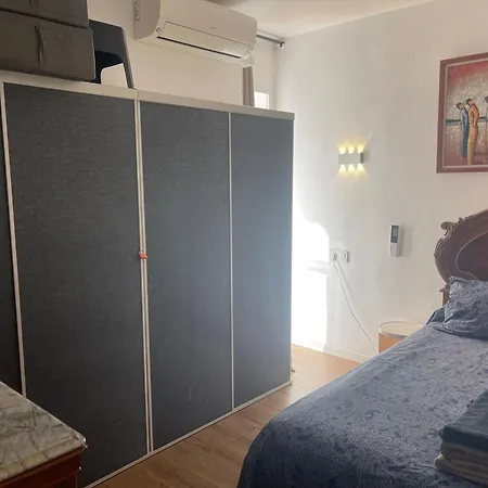 3 Bedroom Centro Marbella, 300 M From ماربيا