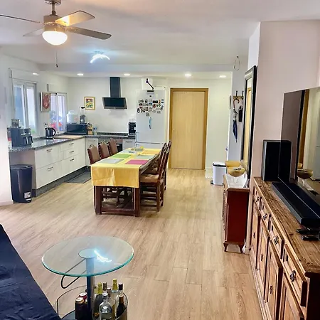 3 Bedroom Centro Marbella, 300 M From شقة