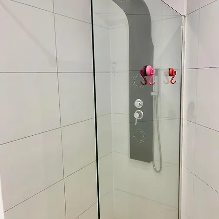 3 Bedroom Centro Marbella, 300 M From ماربيا